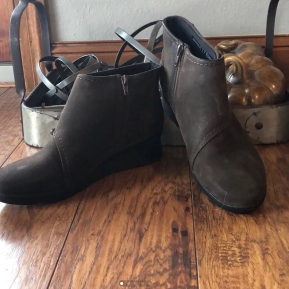 Clarks booties - Picture 3 of 5